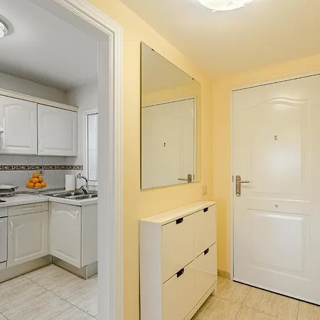 Red Large Family Apartment, Three Floors, 10 Guests