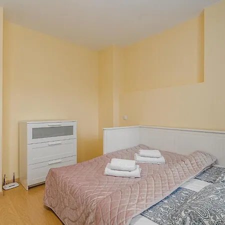 Lägenhet Red Large Family Apartment, Three Floors, 10 Guests