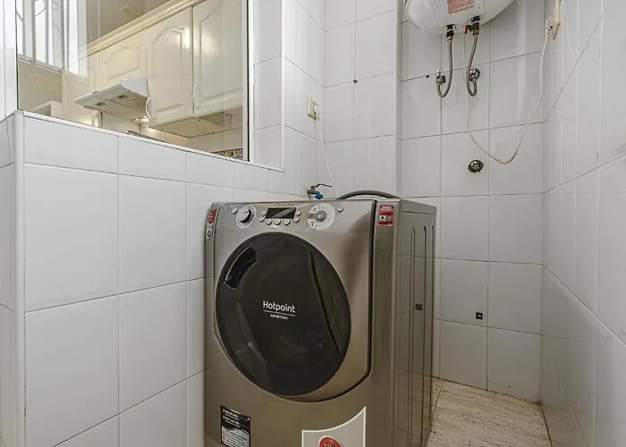 Red Large Family Apartment, Three Floors, 10 Guests Apartamento *