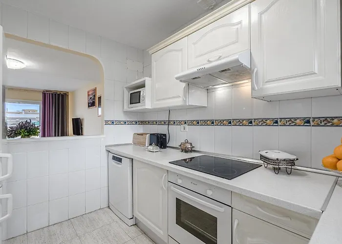 Red Large Family Apartment, Three Floors, 10 Guests Costa Adeje (Tenerife)