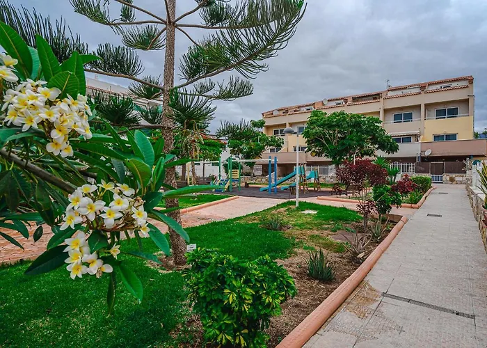 Apartamento Red Large Family Apartment, Three Floors, 10 Guests *