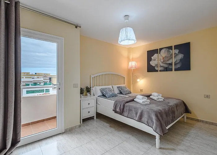 Red Large Family Apartment, Three Floors, 10 Guests Apartamento Costa Adeje (Tenerife)