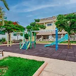 Red Large Family Apartment, Three Floors, 10 Guests 公寓 阿德耶