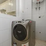 Red Large Family Apartment, Three Floors, 10 Guests 公寓 *