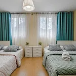 公寓 Red Large Family Apartment, Three Floors, 10 Guests 阿德耶