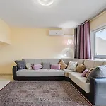 公寓 Red Large Family Apartment, Three Floors, 10 Guests