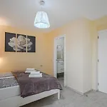 Red Large Family Apartment, Three Floors, 10 Guests 公寓