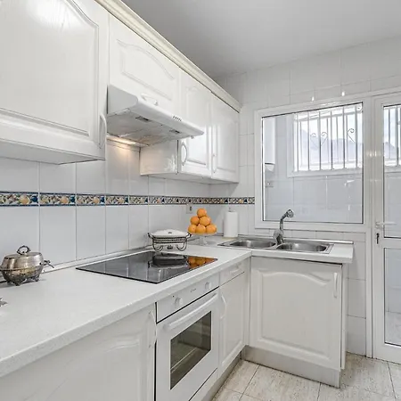 Red Large Family Apartment, Three Floors, 10 Guests Apartamento