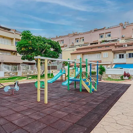 Red Large Family Apartment, Three Floors, 10 Guests