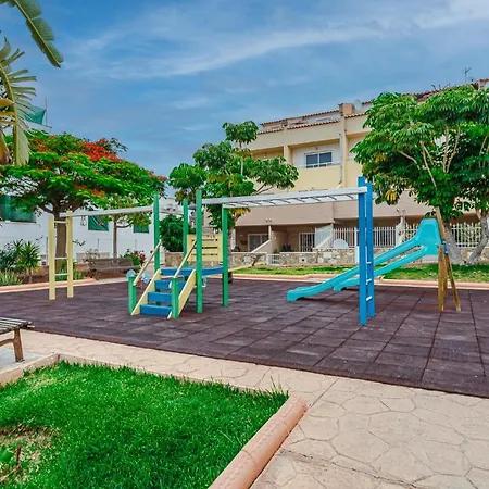 Red Large Family Apartment, Three Floors, 10 Guests Apartamento Costa Adeje (Tenerife)