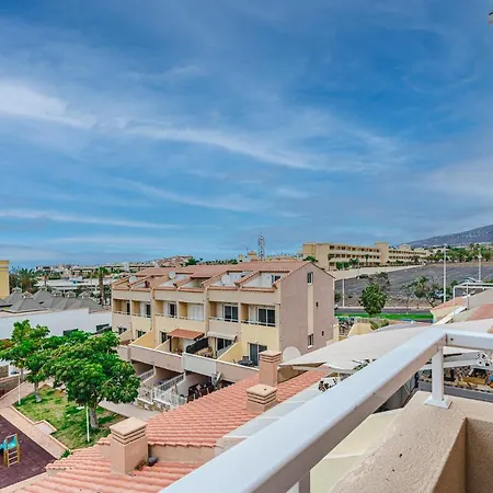 Red Large Family Apartment, Three Floors, 10 Guests Costa Adeje (Tenerife)