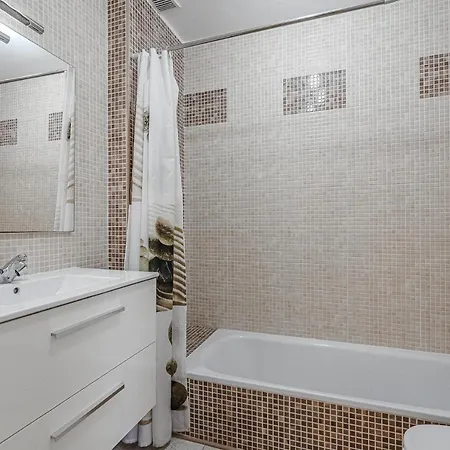 Apartmán Red Large Family Apartment, Three Floors, 10 Guests Costa Adeje (Tenerife)