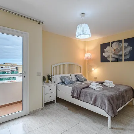 Red Large Family Apartment, Three Floors, 10 Guests Apartmán Costa Adeje (Tenerife)