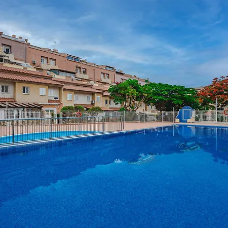 公寓 Red Large Family Apartment, Three Floors, 10 Guests *