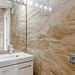 Red Large Family Apartment, Three Floors, 10 Guests Daire