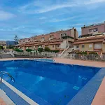 Red Large Family Apartment, Three Floors, 10 Guests Daire